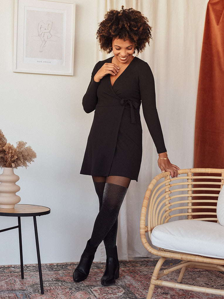 Robe mini en tricot noire à nouer