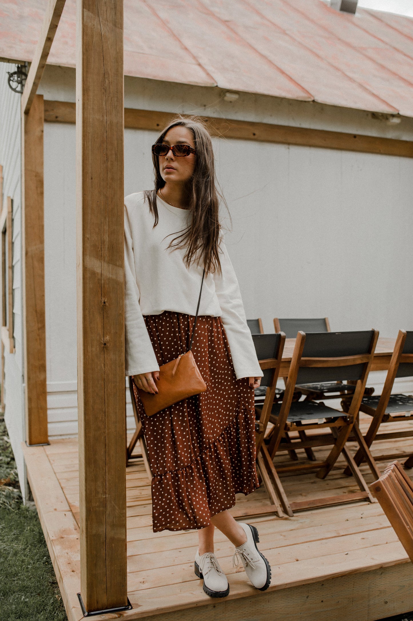Jupe midi marron à pois blancs