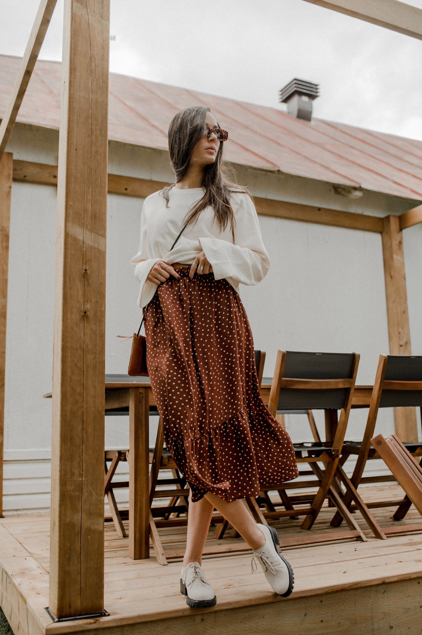 Jupe midi marron à pois blancs