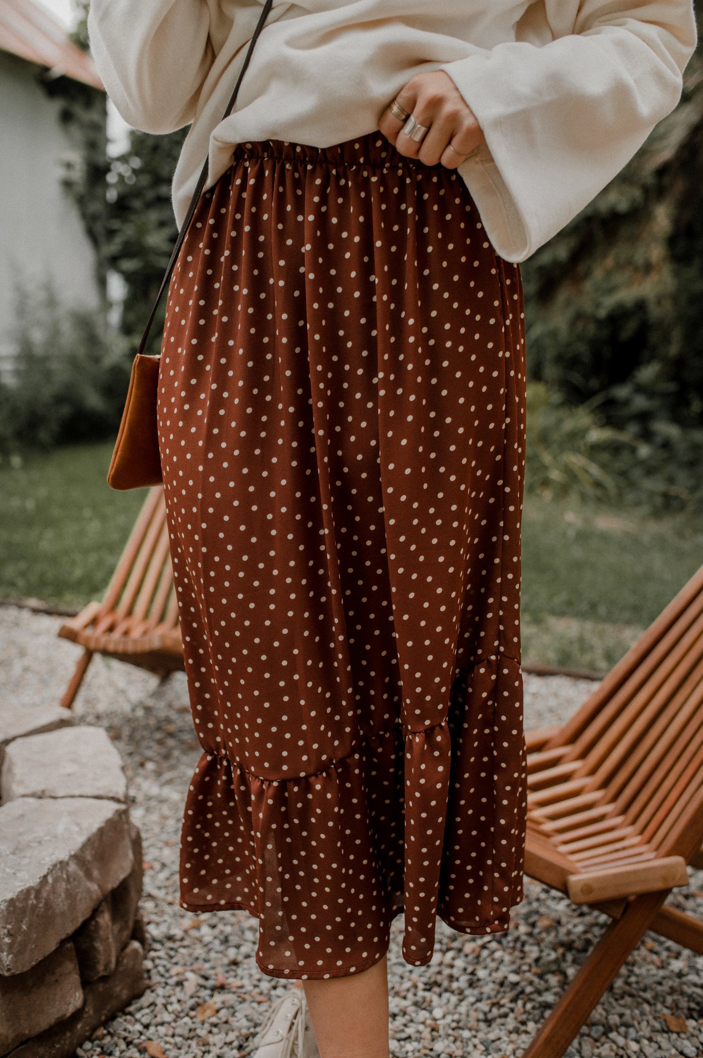 Jupe midi marron à pois blancs