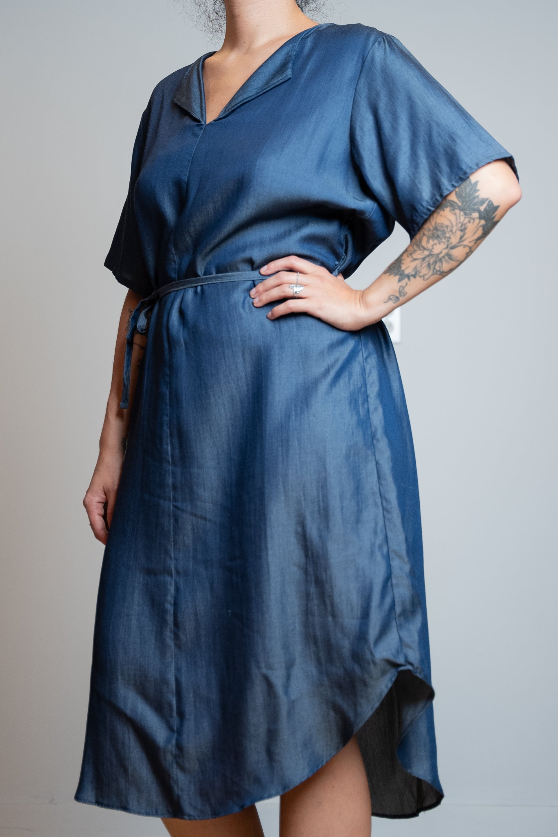 Robe en Denim à Manches Courtes et Col en V