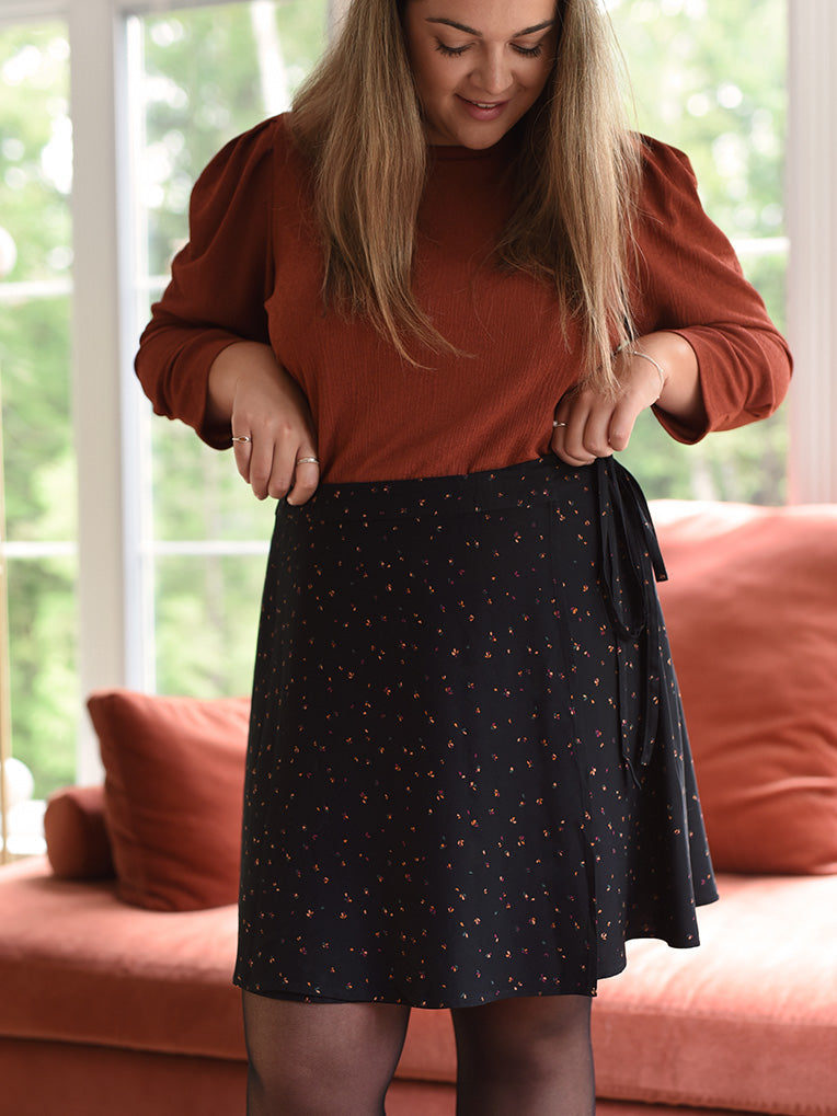Naomi Wrap Skirt Black Petals