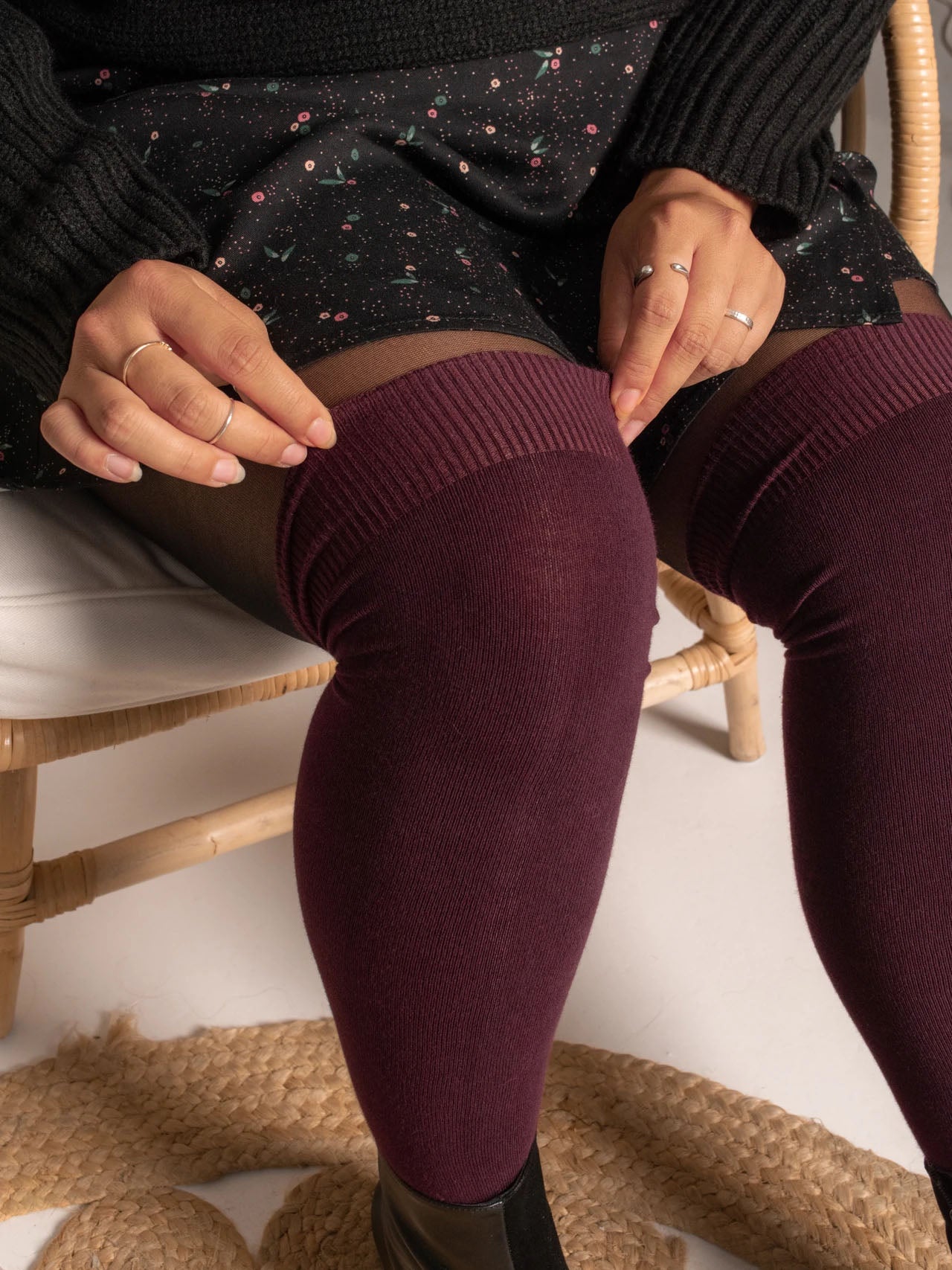 Chaussettes bourgogne au-dessus du genou