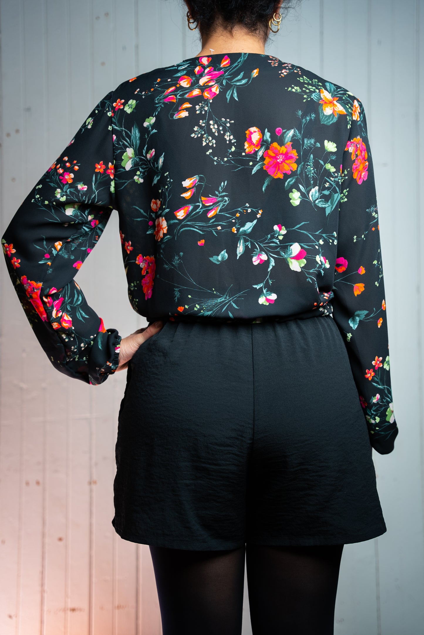 Blouse Noir à Fleurs avec Col V et Manches Longues