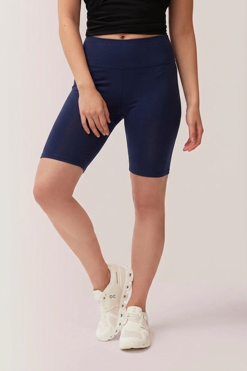 Short cycliste bleu marine