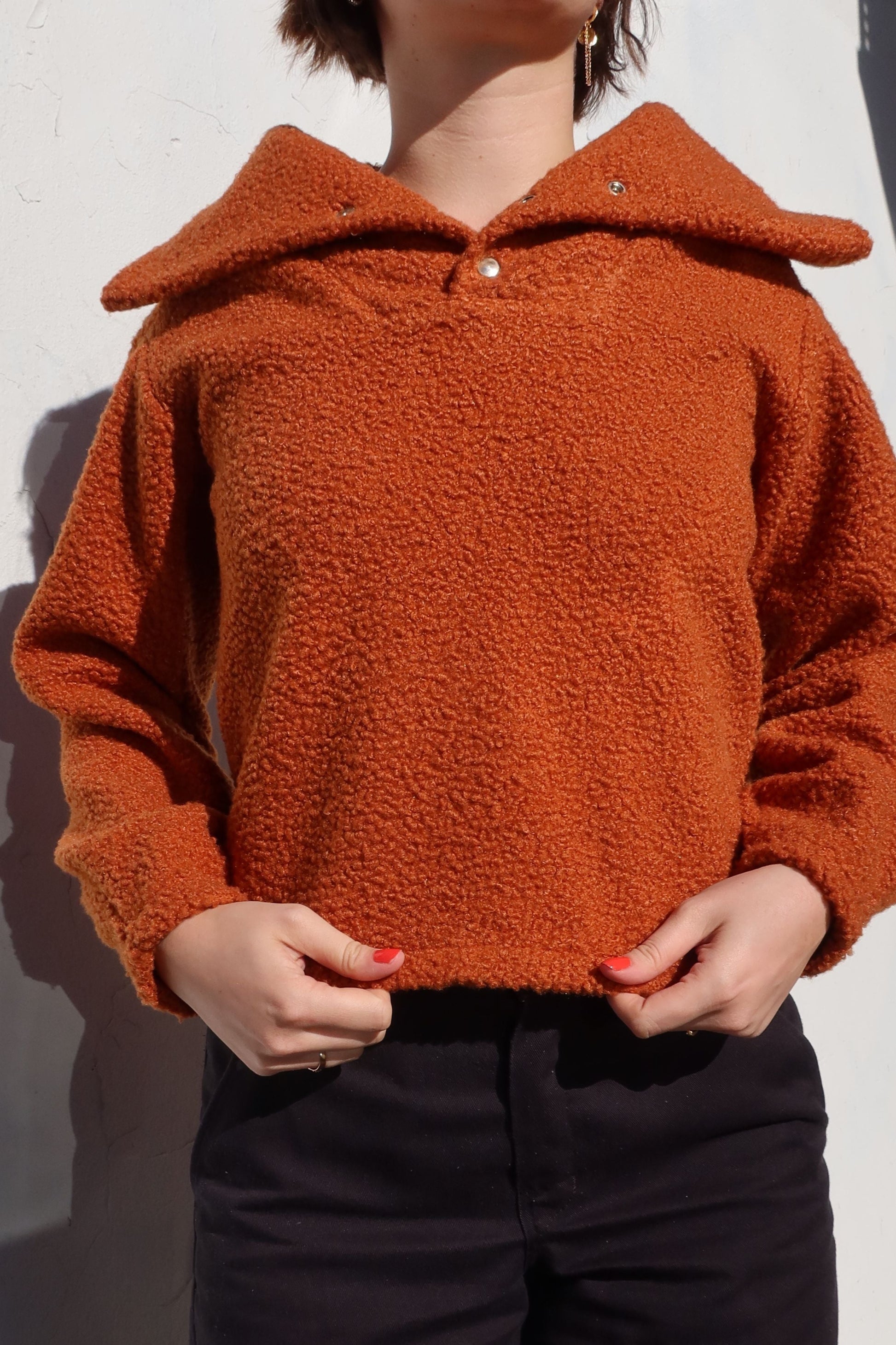 Haut brun à col rabattu - Alfi