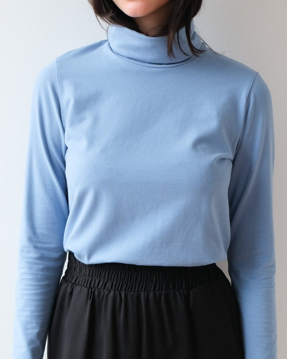 Col roulé bleu baltique