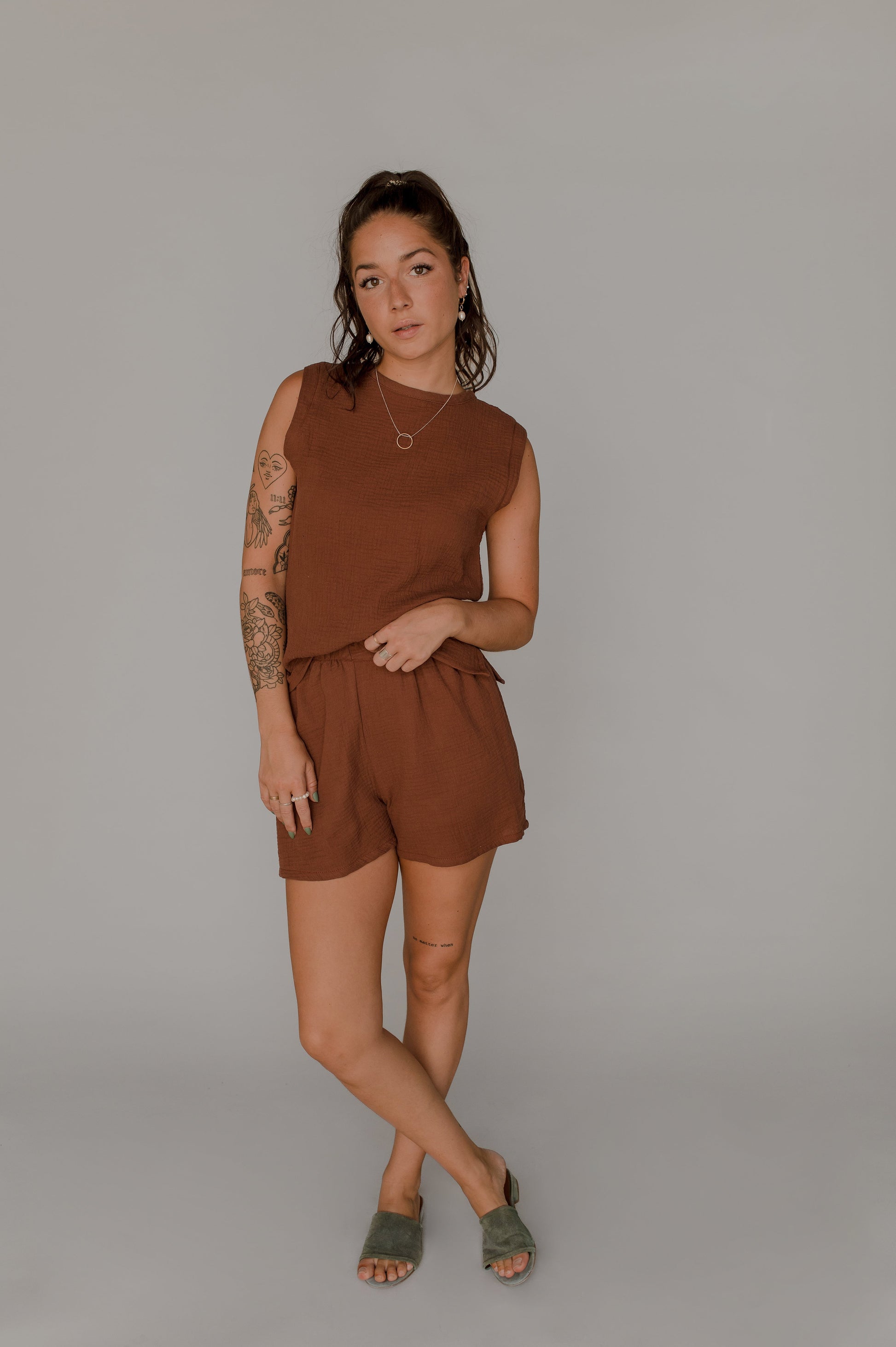 Haut gauze texturée (vert kaki et beige)