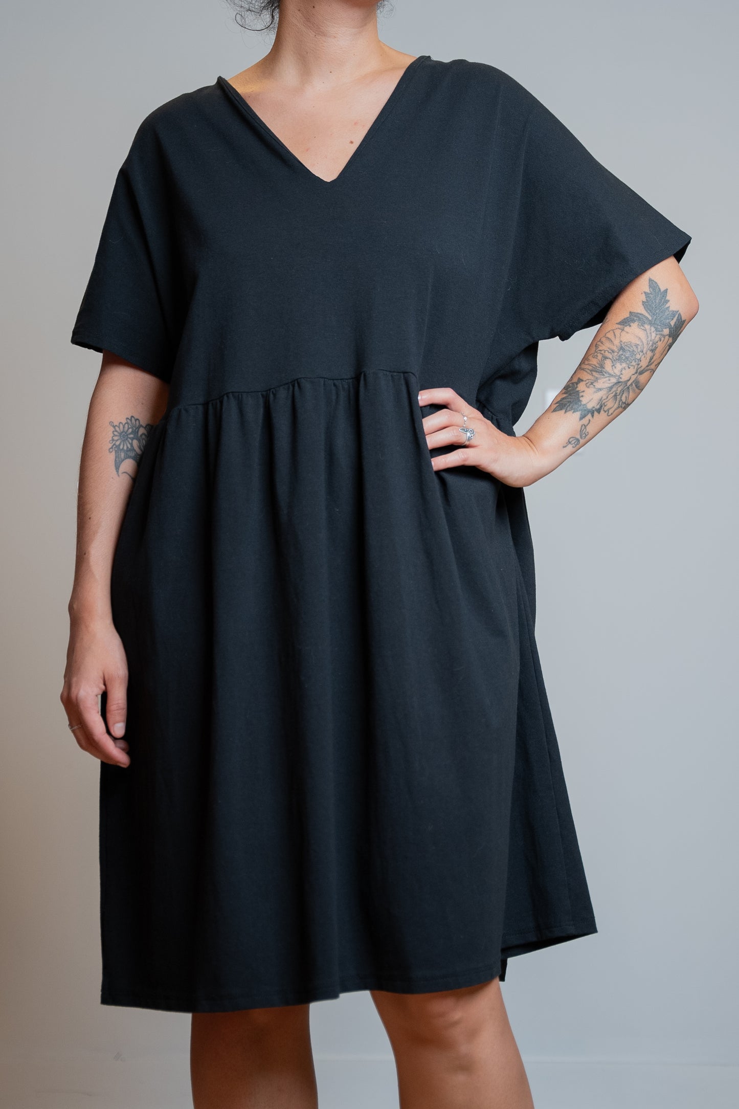 Robe midi - Col V Manche Courte - Noir