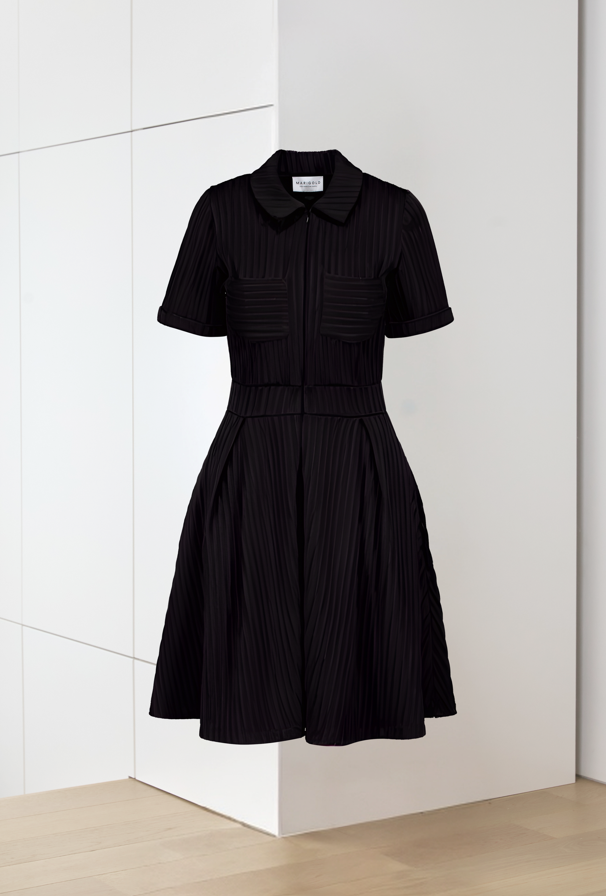 Robe noire évasée à pinces et poches appliquées - Mila