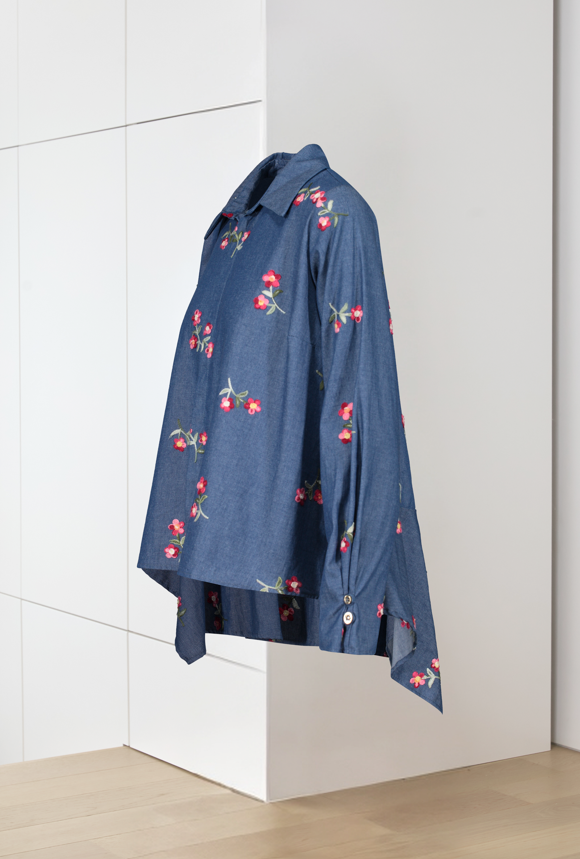 Chemise bleu à fleurs, ample avec plis au dos - Varda
