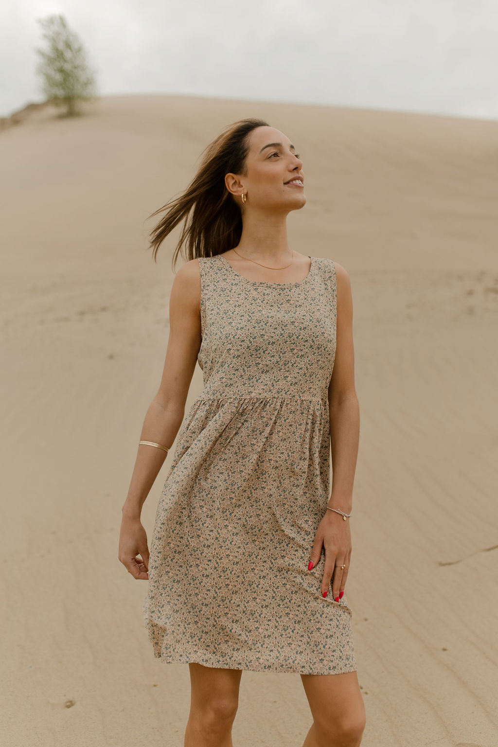 Robe dos noué à petites fleurs