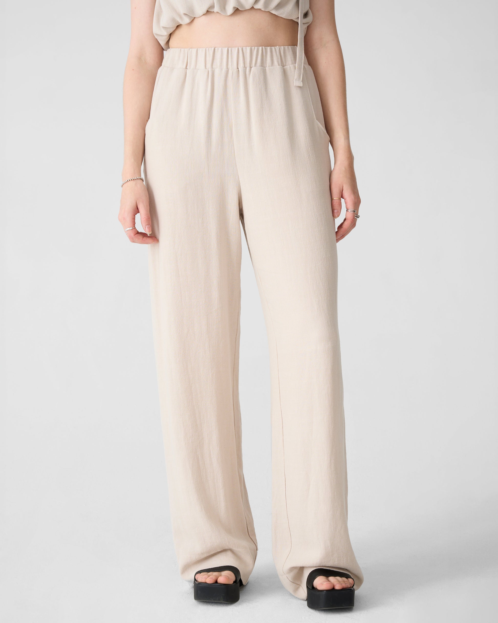 Pantalon sable ample et fluide en lin