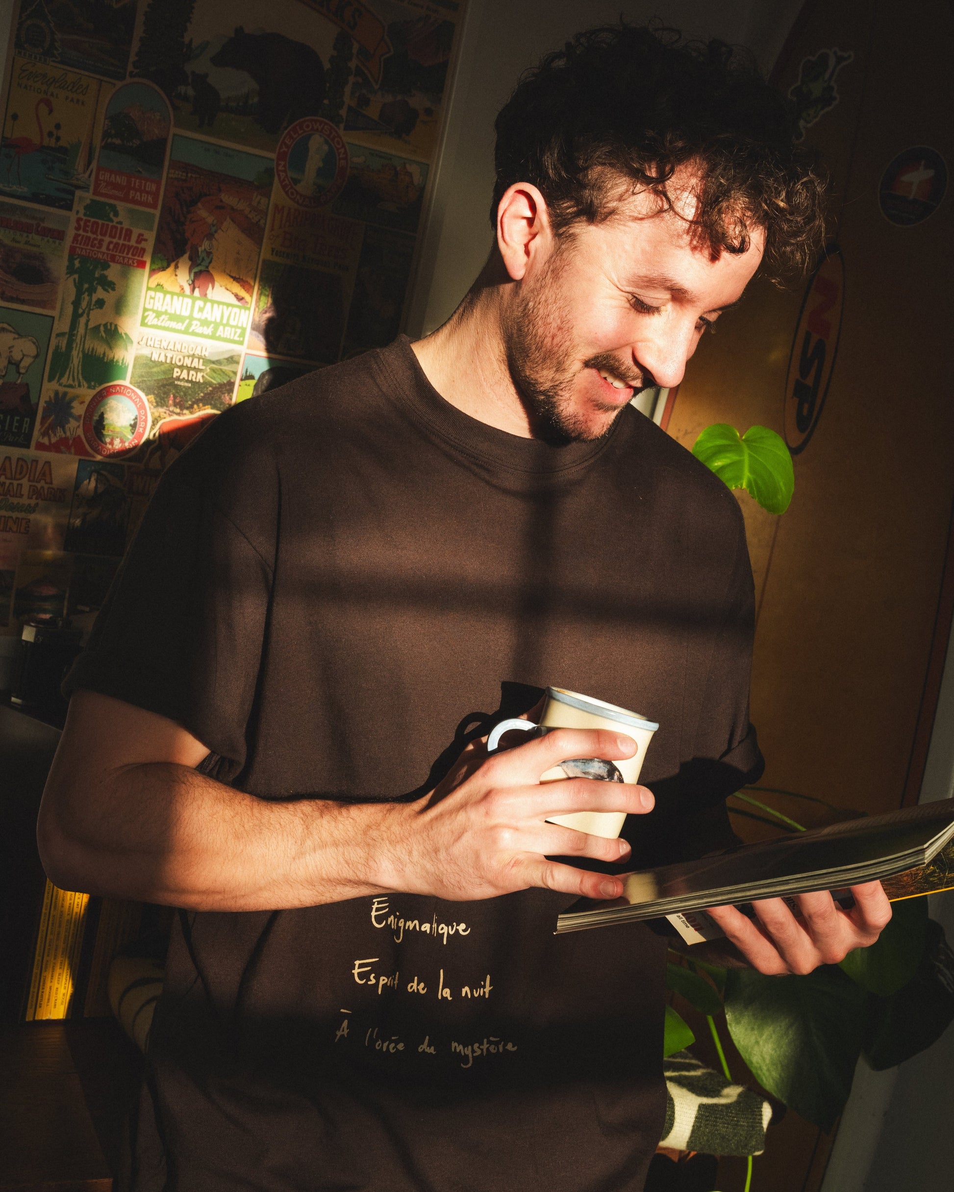 brown, t-shirt, graphic t-shirt, lifestyle, owl, outdoors, Les Saisons, unisex, artist collaboration, oversize, brun, hiboux, collaboration artiste, t-shirt manches courtes, surdimensionné, t-shirt graphique