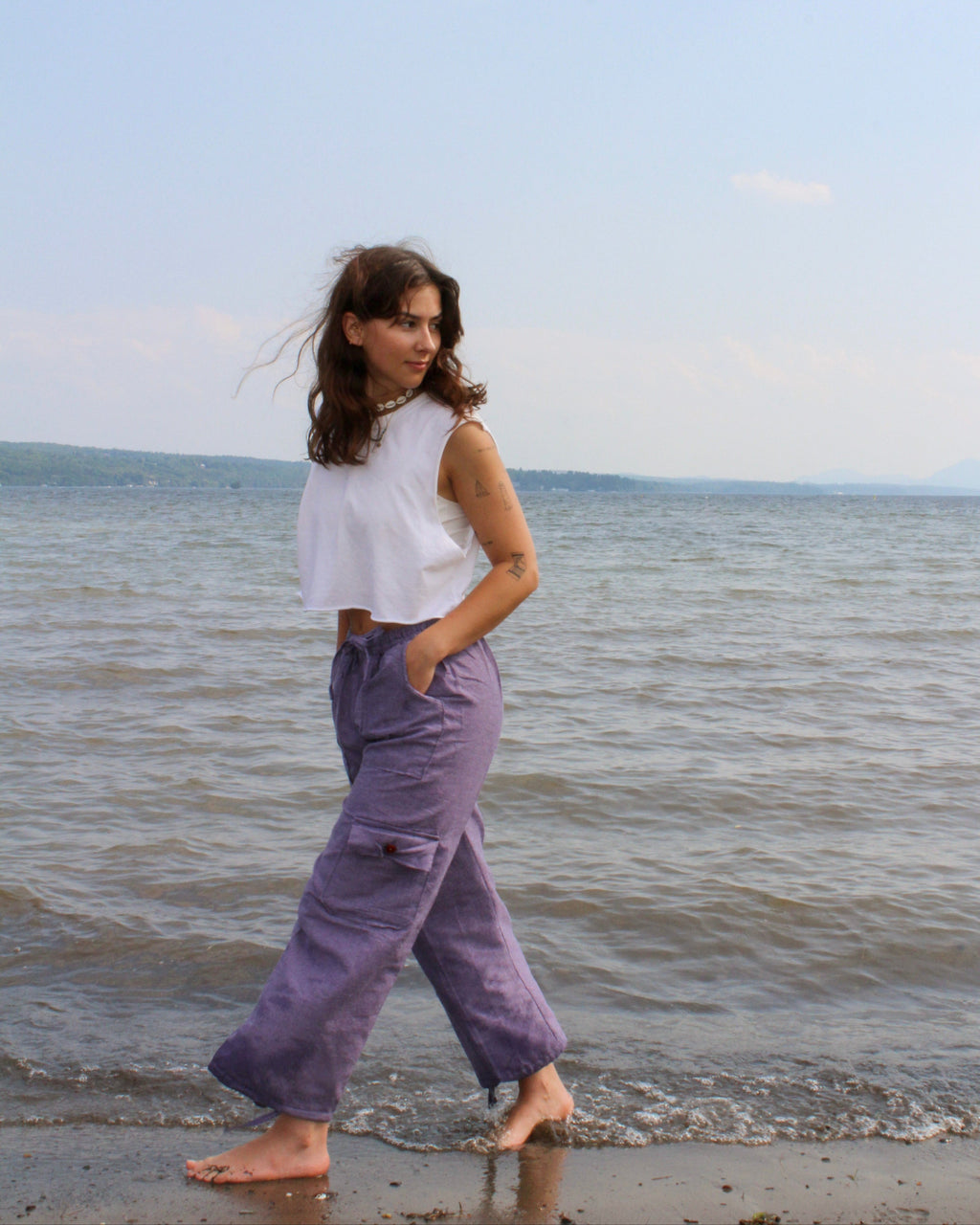 summer pants, elastic waistband, made in Ecuador, made ethically, cargo pants style, 100% cotton, pantalon d'été, taille élastique, fait en Équateur, fait de façon éthique, style pantalon purple pants cargo, Les Saisons
