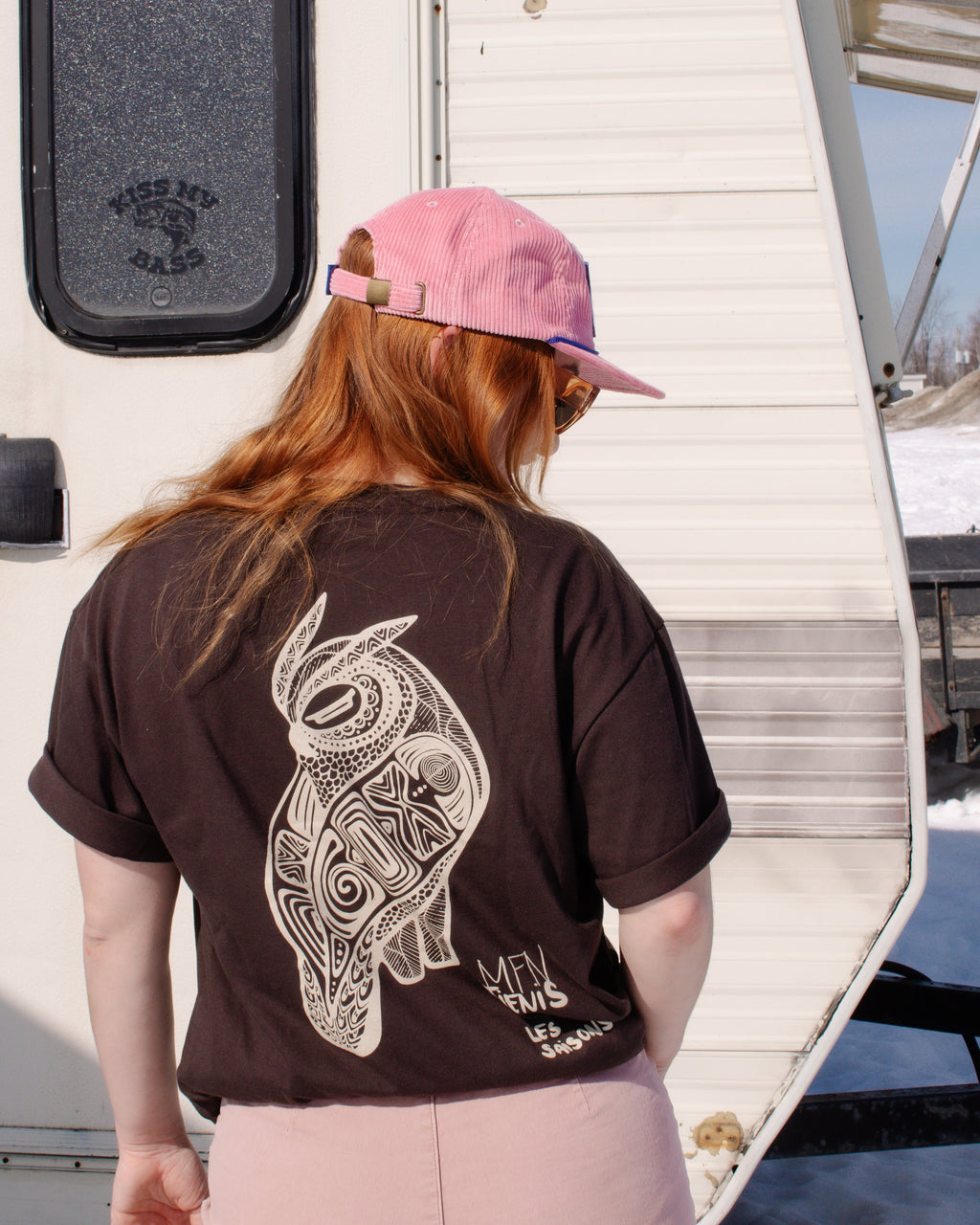 brown, t-shirt, graphic t-shirt, lifestyle, owl, outdoors, Les Saisons, unisex, artist collaboration, oversize, brun, hiboux, collaboration artiste, t-shirt manches courtes, surdimensionné, t-shirt graphique