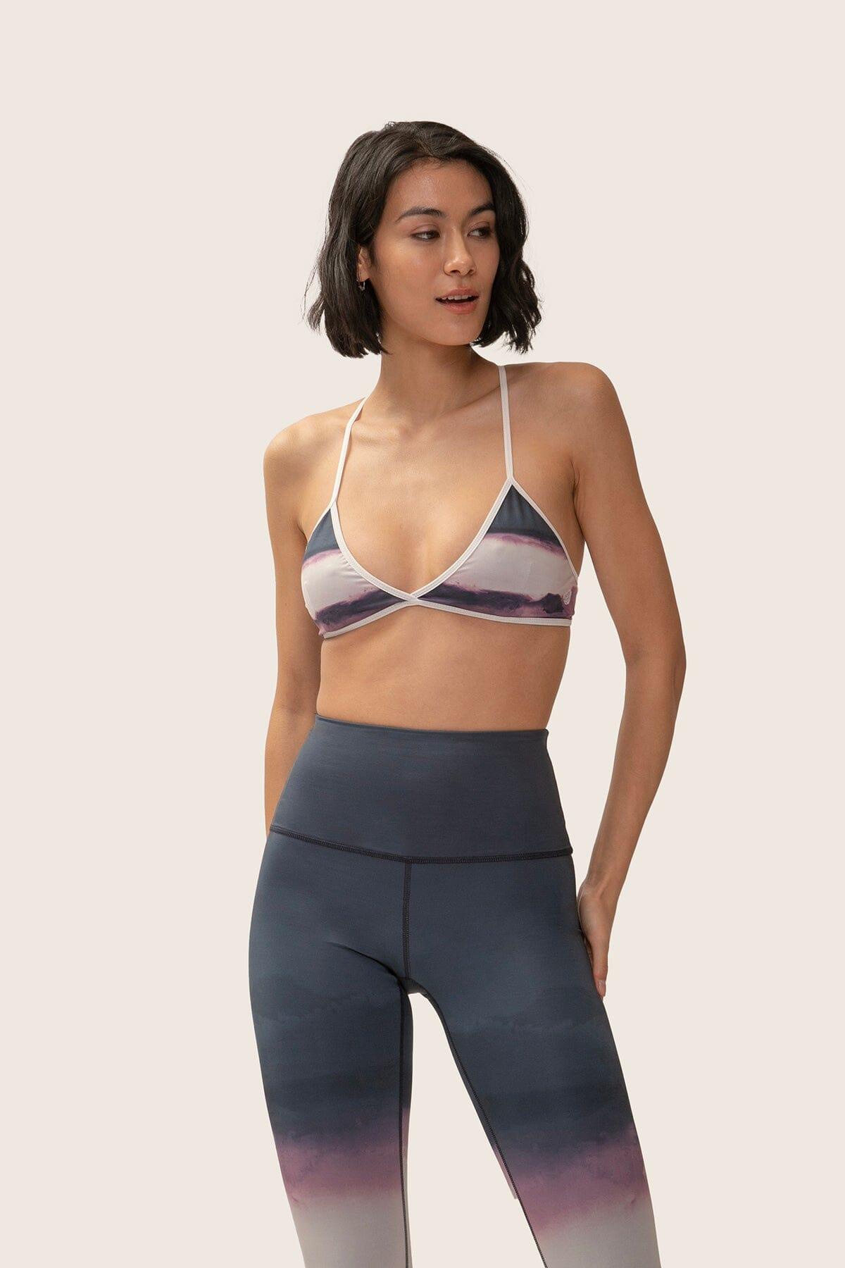 Femme qui porte la bralette recyclée de Rose Boreal./ Women wearing the Upcycling Bralette from Rose Boreal. -Lake Louise by Night / Lac Louise La Nuit