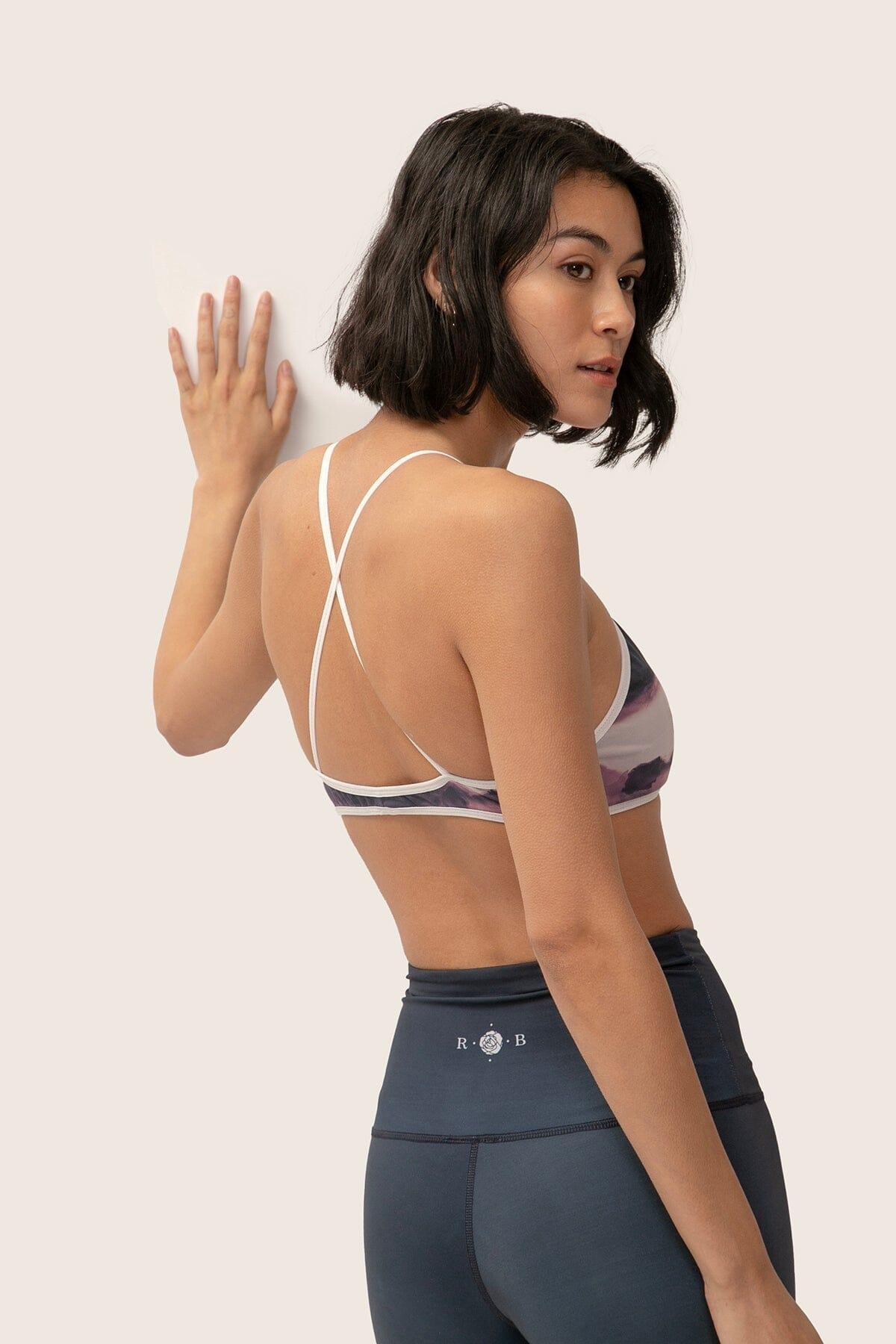 Femme qui porte la bralette recyclée de Rose Boreal./ Women wearing the Upcycling Bralette from Rose Boreal. -Lake Louise by Night / Lac Louise La Nuit